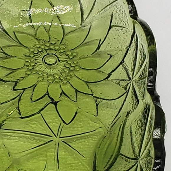 Indiana Glass Vintage Green Lily Pons Oval Handled Pickle or Relish Dish - Picture 14 of 14